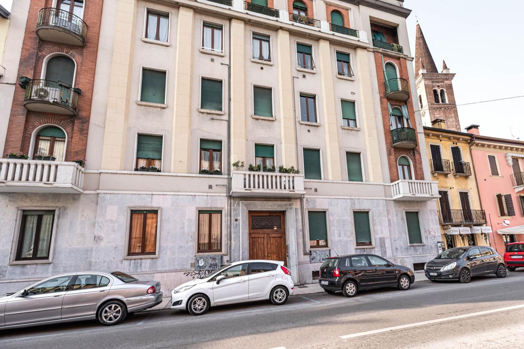Piazza Isolo Central Apartment 维罗纳 外观 照片